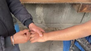 Массаж головы на улице в Индии для уменьшения беспокойства и бессонницы от Динеша Барбера | ASMR