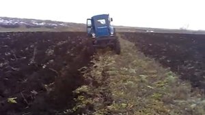 т 40 ам пашет поле