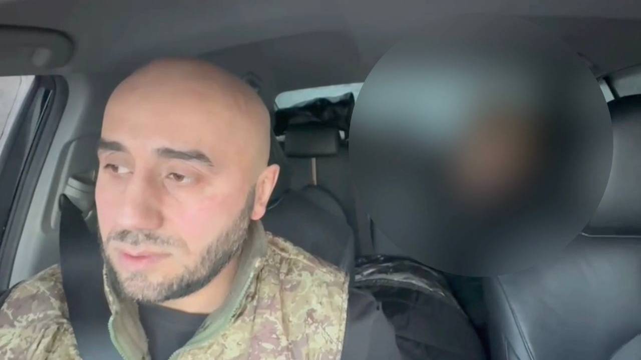 В Якутске таксист спас женщину от телефонных мошенников смотреть онлайн