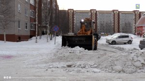 Очистка дворов и улиц Лангепаса от снега. 2025.02.18