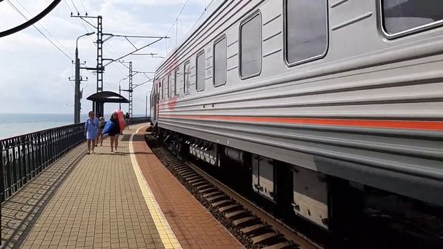 Электровоз 2ЭС4К-102 "Дончак" с пассажирским поездом 533/534 Москва-Адлер смотреть онлайн