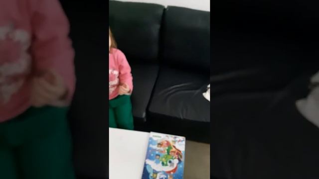 новогодний шоколад сестры Мелия и Есения Горбан смотреть онлайн