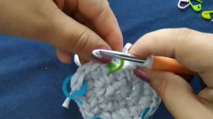 Квадратный коврик крючком из старых вещей.Для начинающих.