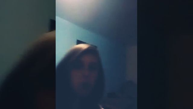 Тип девушек . Как они едят клубнику смотреть онлайн