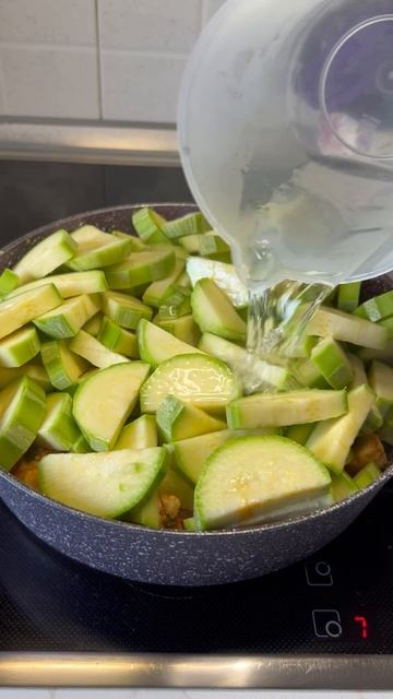 КУРИЦА С КАБАЧКАМИ рецепт из серии #чтобыстроприготовить #быстрыйужин #обед #еда смотреть онлайн