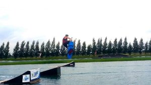 How to grab a wakeboard tailgrab/nosegrab