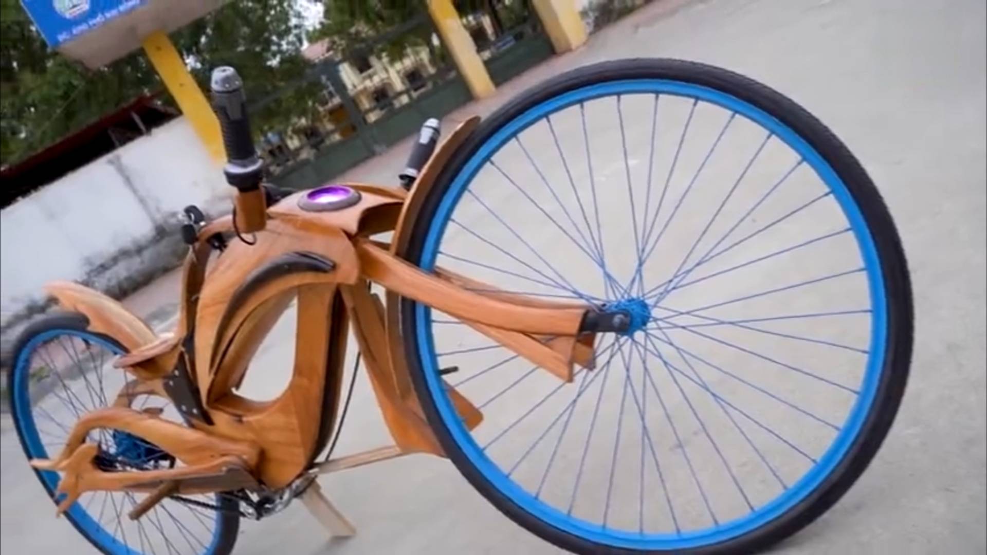 Велосипед из мусора, Новый дизайн! смотреть онлайн