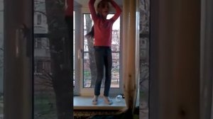 СМОТРЕТЬ ДО КОНЦА Девочка танцует под песню "Челентано"