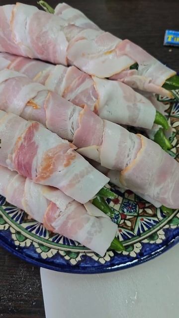 ПЕРЦЫ В БЕКОНЕ С ТВОРОЖНЫМ СЫРОМ... смотреть онлайн