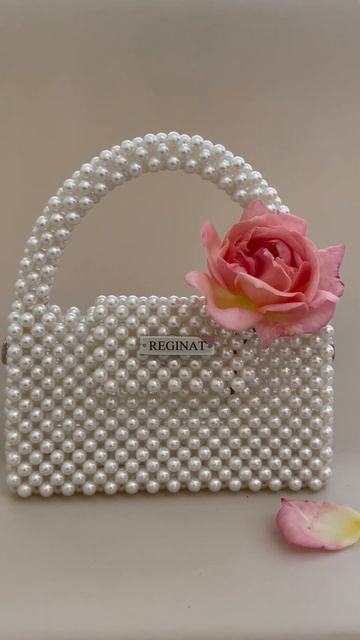 Сумка из жемчужных бусин #сумкиизбусин #сумкаизбусин #beadedbags #fyp#выпускной2023 смотреть онлайн
