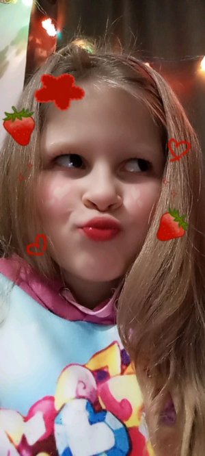 свои старые рисунки и недавние