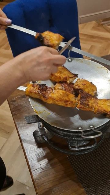 ИЗЫСКАННОЕ БЛЮДО!  ШАШЛЫК ИЗ СОМА! ресторан "Физули". Шымкент.  #жратва#обжоравызов#закуска