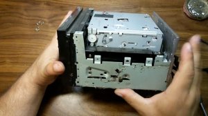 Ремонт автомагнитолы , какие сюрпризы под крышкой.