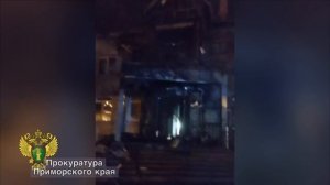 Мощный пожар полыхнул в гостинице рядом с АЗС на трассе Владивосток-Хабаровск