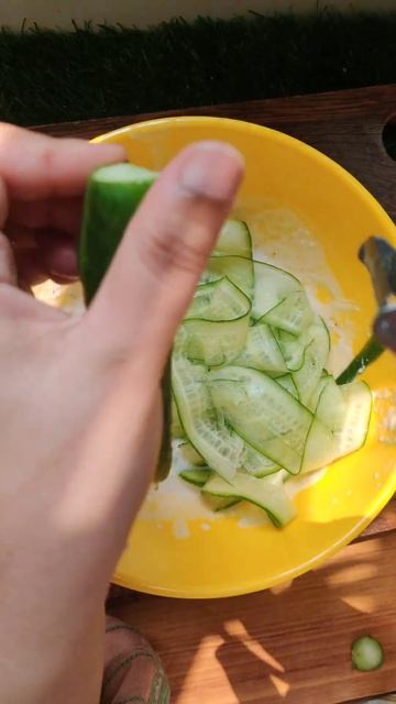Viral cucumber noodle salad for weight lose and glass skin#youtubeshorts #shorts#skincare#trending смотреть онлайн