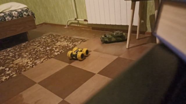 Машина таранит танк смотреть онлайн