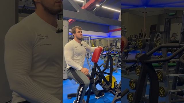 Обязательно подпишись Разбор тренажера: тяга с упором грудью| качаем спину| путь в про смотреть онлайн