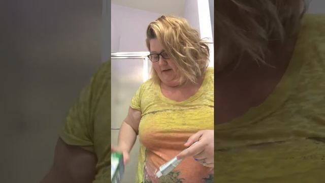 Deanna dyes her hair PINK! Using Sally beauty Ion Semi-Permanent Brights : Flamingo 🦩 Pink! GRWM смотреть онлайн