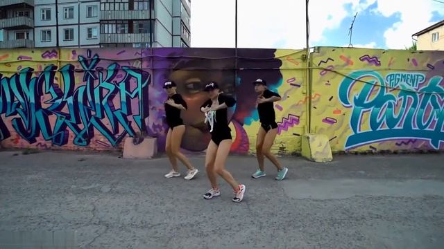 Freddie Mercury - Living On My Own (1993 Remix Remastered) смотреть онлайн