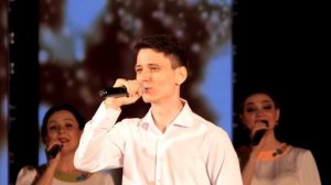 "У берёз и сосен" исполняет Оренбургский муниципальный ансамбль "Раздолье"