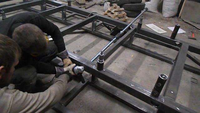 Вездеход ТСН 74. Подгонка посадочных мест под втулки рычагов. Варианты гусениц. смотреть онлайн