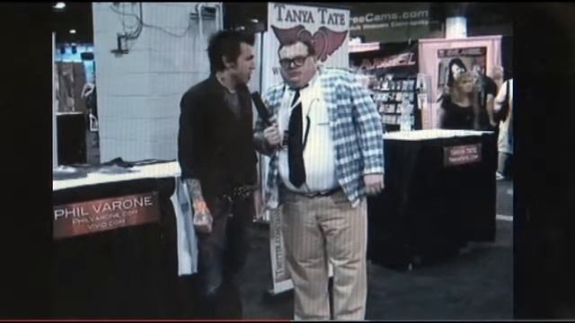 Matt Kissane visits Exxxotica! смотреть онлайн