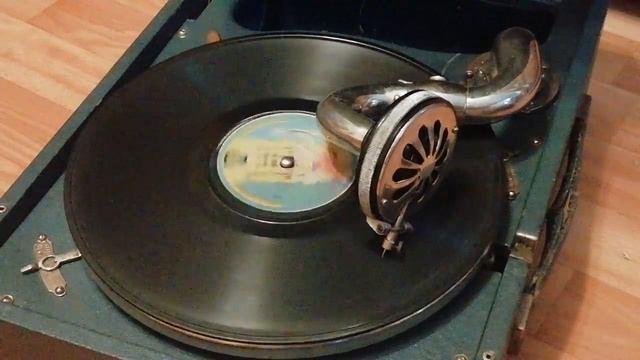 Сказочка, вальс, играет патефон. смотреть онлайн