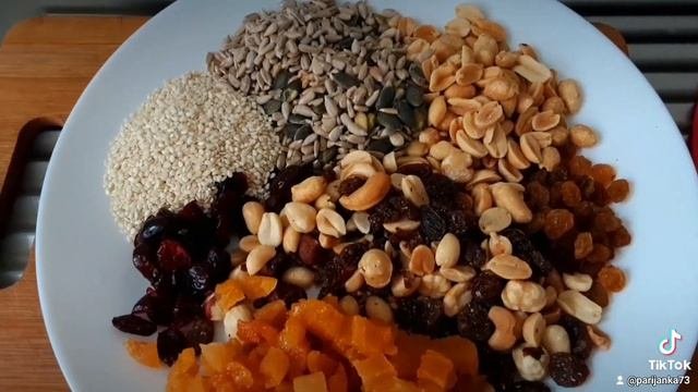 Печенье из орешков и сухофруктов без сахара. Десерт из натуральных продуктов/Desserts Aux Noisettes