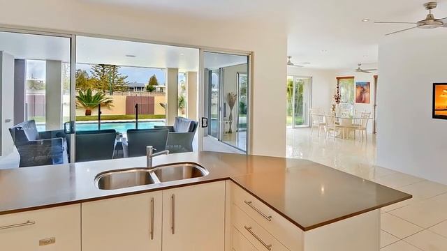 20 Artunga Place, Pelican Waters смотреть онлайн