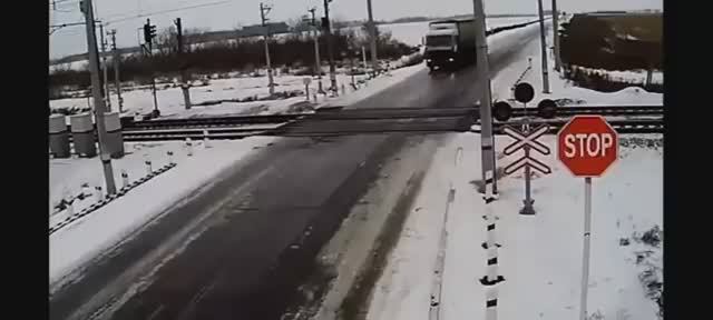 АВАРИИ НА ЖД ПЕРЕЕЗДЕ смотреть онлайн