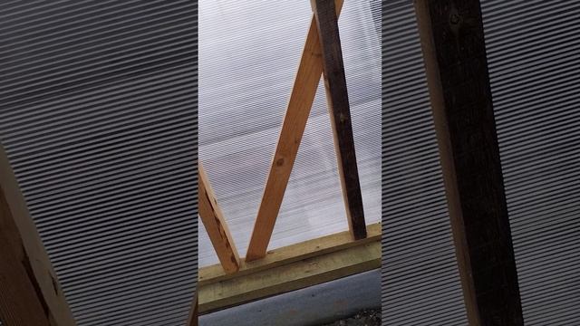 Как устроена теплица из деревянного каркаса. смотреть онлайн