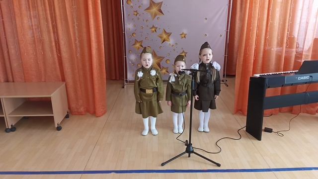 Елена Фищукова, Песня "Наша Родина сильна", дети 4 года Трио " Солнечные зайчики".mp4 смотреть онлайн