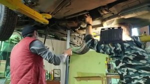 Замена КПП Мерседес 190 w201 w124. Replacement of the Mercedes 190 gearbox