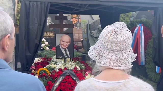 Проститься с Добронравовым приехал Лещенко Зюганов в Концертный зал имени Чайковского