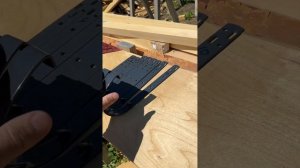 Монтаж крюков водосточной системы. Строим каркасные дома в Уфе