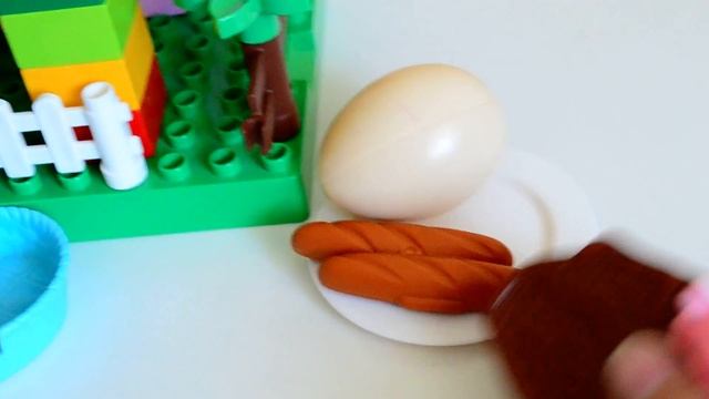 Свинка Пеппа и Джорж обедают в новом домике Лего смотреть онлайн