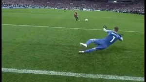 Акинфеев отбил мяч ногой