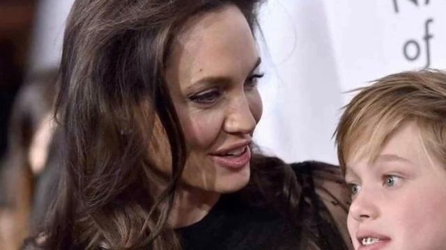 What a Shame😡 Brad-Pitt rejcts Shiloh Jolie-Pitt as his daughter смотреть онлайн