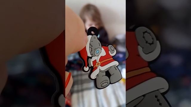 Мы открываем два чупа-чупса Киндера смотреть онлайн