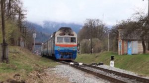 Дизель-поезд Д1-757-1 покидает ст. Яремче