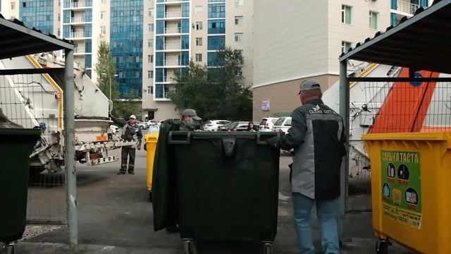 Более 1000 тонн бытовых отходов вывозится ежедневно с территории столицы смотреть онлайн