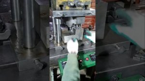 Закладной элемент (каркас) для тормозной локомотивой гребневой колодки с высоким зацепом. Тип "М"