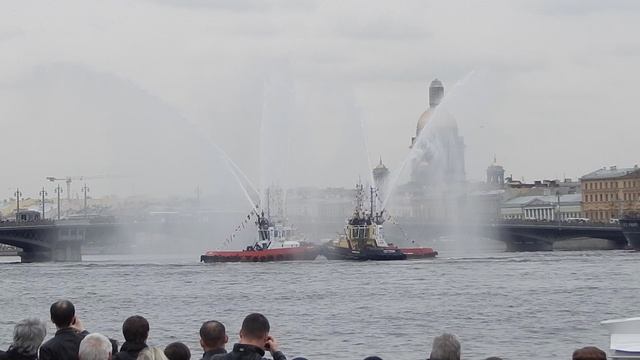 Вальс буксиров на фоне Исаакиевского собора!