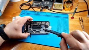 iPhone 11 не включается