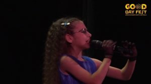 "Sir Duke" из репертуара Стива Уандера.
Исполняет Алиса Мухина 9лет.