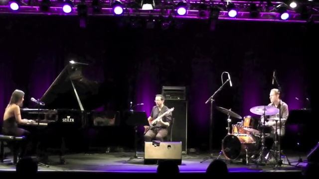 Selen Gulun Trio @ Spielboden - Kim Bilir смотреть онлайн