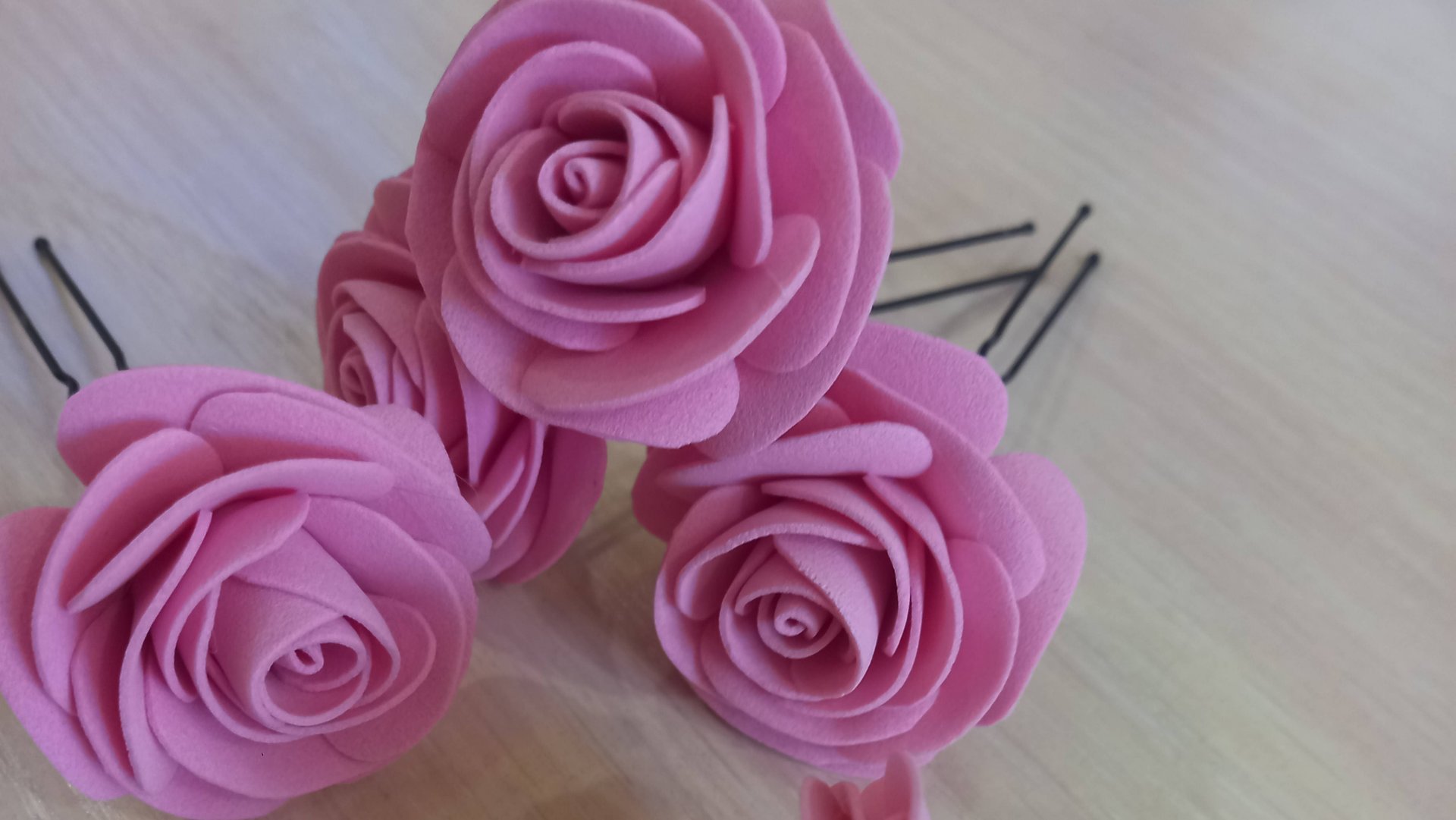 Шпилька для волос с розовой розой из фоамирана своими руками