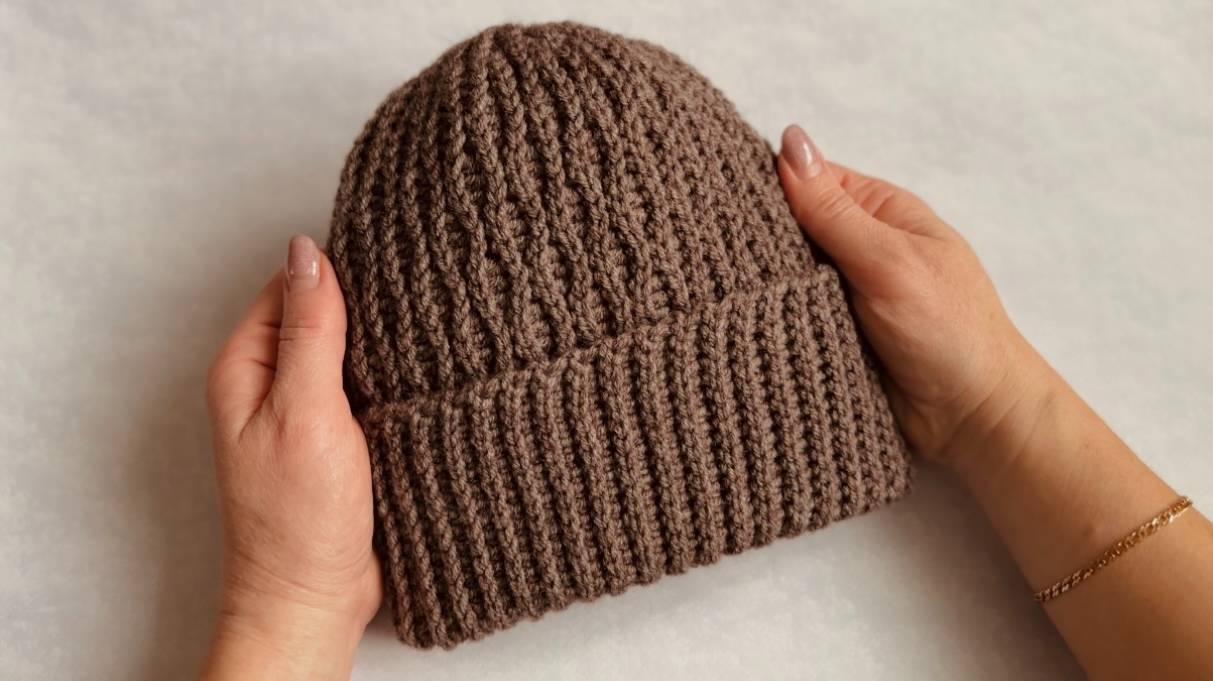 Шапка крючком, вязание для начинающих.