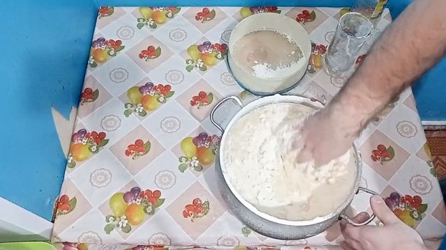 Как замесить вкусное пышное тесто на чебуреки1080P456251463