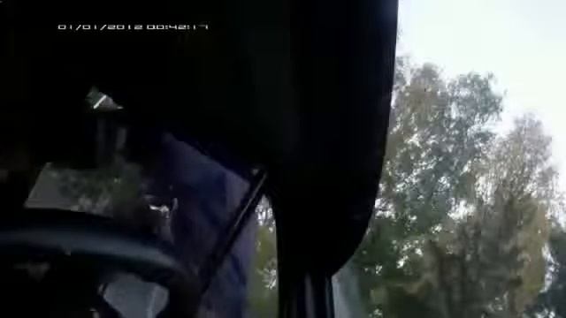 Беспредел! ГИБДДшник взламывает машину водителя смотреть онлайн